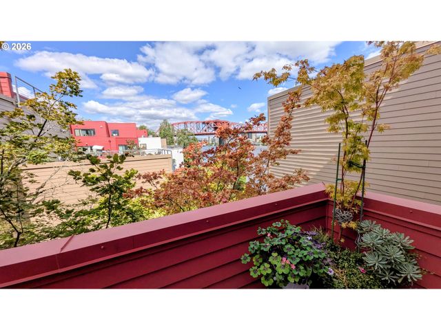 840 Nw NAITO Pkwy H-10, Portland, OR 97209
