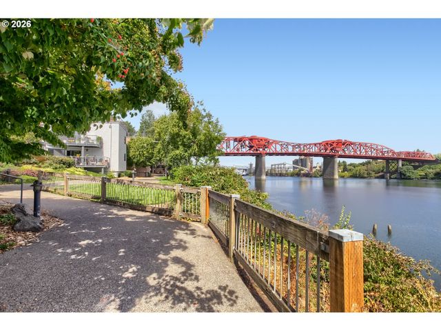 840 Nw NAITO Pkwy H-10, Portland, OR 97209