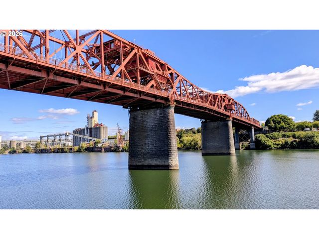 840 Nw NAITO Pkwy H-10, Portland, OR 97209