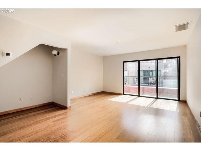 840 Nw NAITO Pkwy H-10, Portland, OR 97209