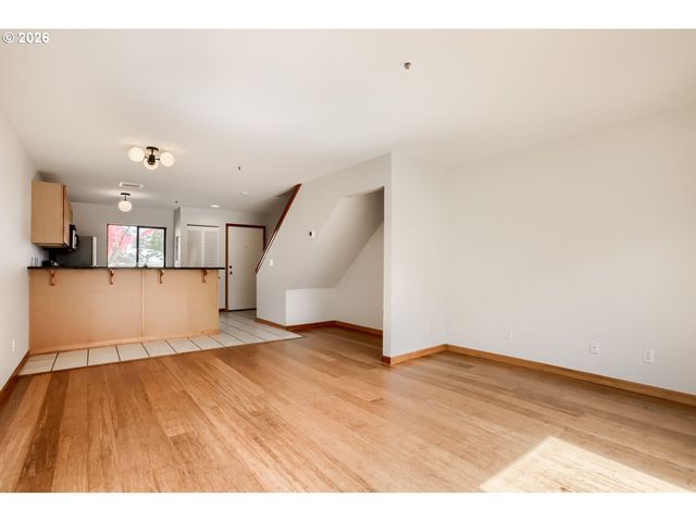 840 Nw NAITO Pkwy H-10, Portland, OR 97209