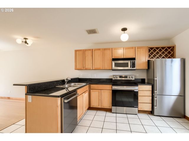 840 Nw NAITO Pkwy H-10, Portland, OR 97209
