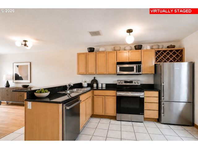 840 Nw NAITO Pkwy H-10, Portland, OR 97209