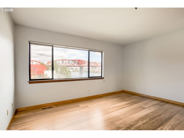 840 Nw NAITO Pkwy H-10, Portland, OR 97209