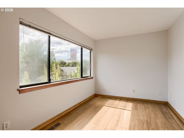 840 Nw NAITO Pkwy H-10, Portland, OR 97209