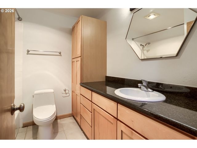 840 Nw NAITO Pkwy H-10, Portland, OR 97209