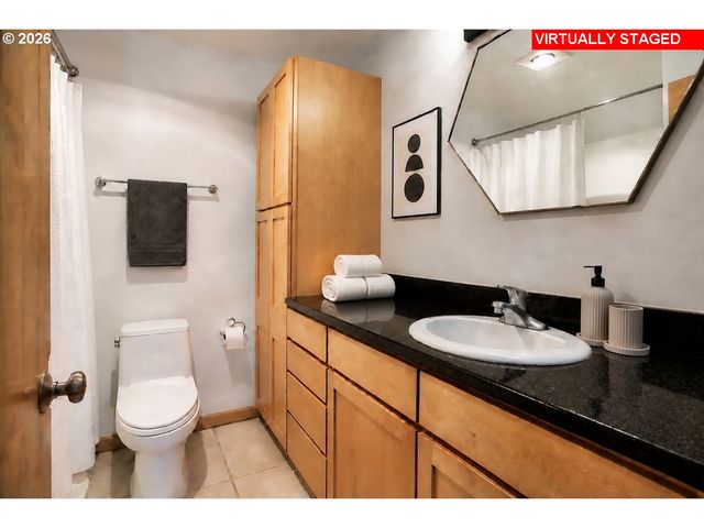 840 Nw NAITO Pkwy H-10, Portland, OR 97209