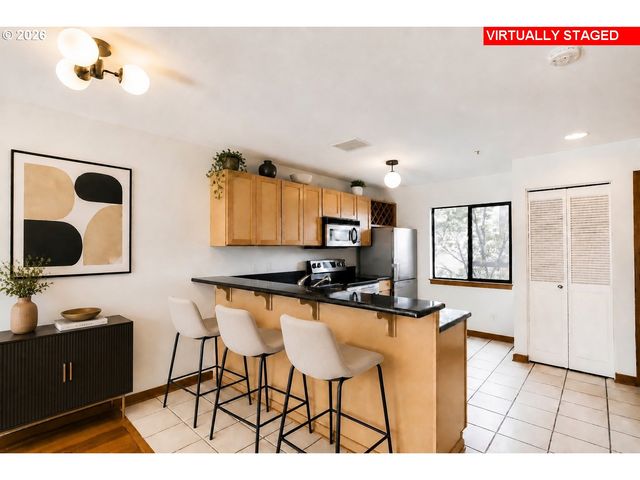840 Nw NAITO Pkwy H-10, Portland, OR 97209