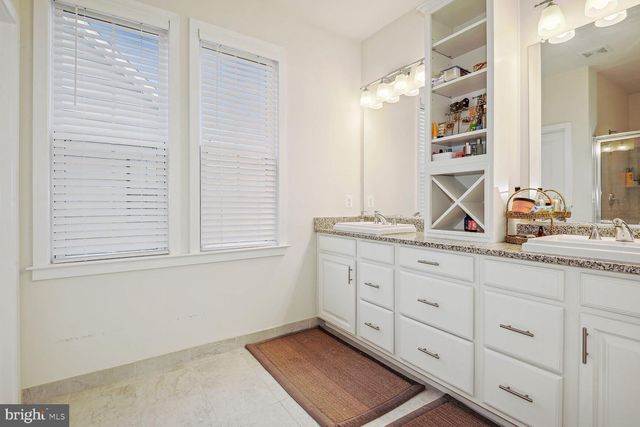 25495 WOODBINE FARM DR, Chantilly, VA 20152
