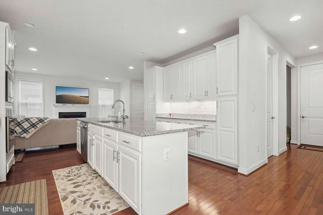 25495 WOODBINE FARM DR, Chantilly, VA 20152