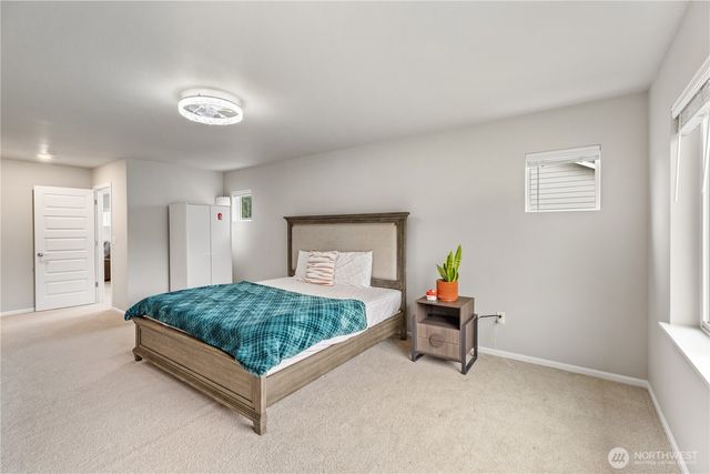 17621 Crossing Drive E, Puyallup, WA 98374