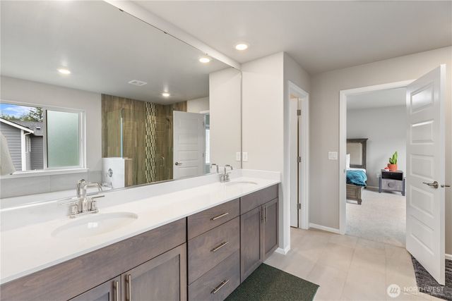 17621 Crossing Drive E, Puyallup, WA 98374