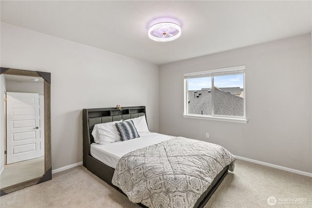 17621 Crossing Drive E, Puyallup, WA 98374
