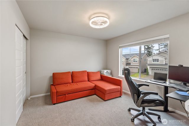 17621 Crossing Drive E, Puyallup, WA 98374