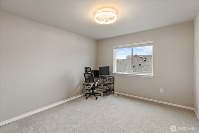 17621 Crossing Drive E, Puyallup, WA 98374