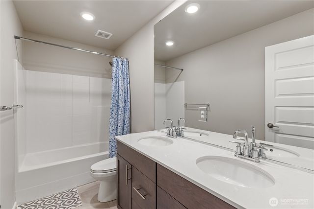 17621 Crossing Drive E, Puyallup, WA 98374