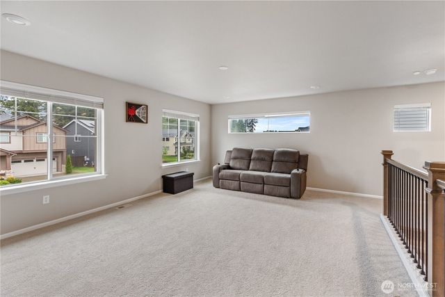 17621 Crossing Drive E, Puyallup, WA 98374