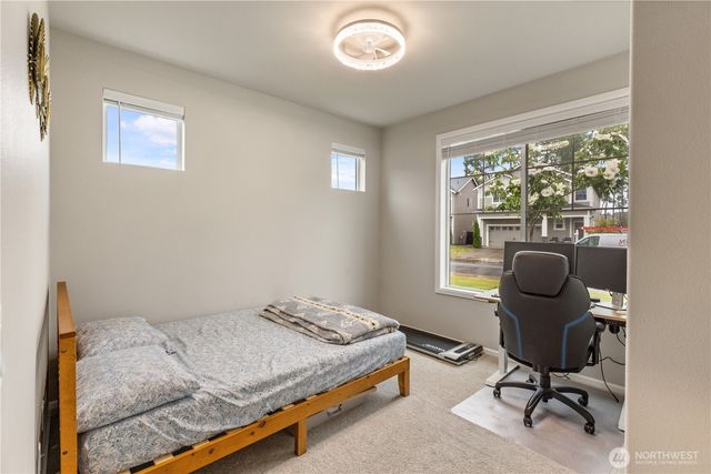 17621 Crossing Drive E, Puyallup, WA 98374