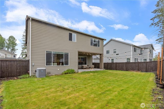 17621 Crossing Drive E, Puyallup, WA 98374