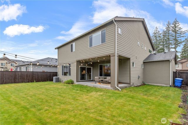 17621 Crossing Drive E, Puyallup, WA 98374