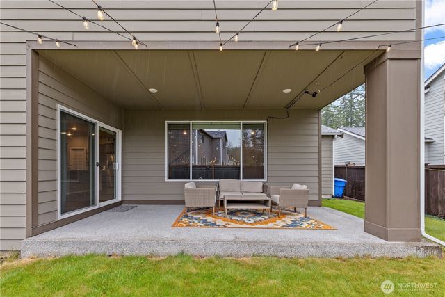 17621 Crossing Drive E, Puyallup, WA 98374