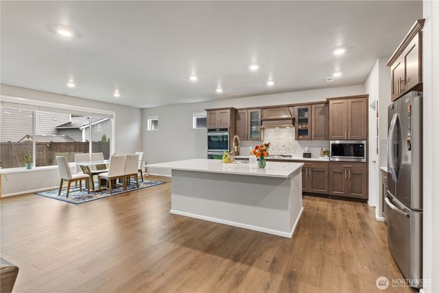 17621 Crossing Drive E, Puyallup, WA 98374