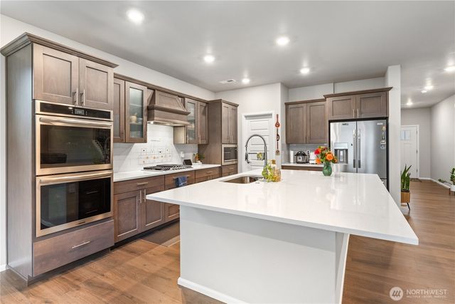 17621 Crossing Drive E, Puyallup, WA 98374