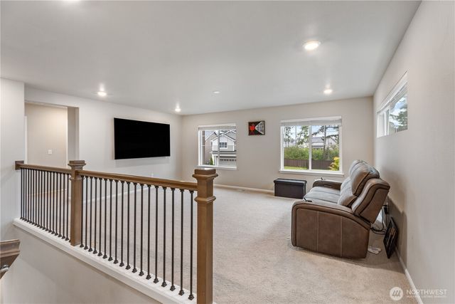 17621 Crossing Drive E, Puyallup, WA 98374