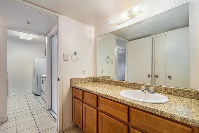 3045 Walnut Bend Lane 33, Houston, TX 77042