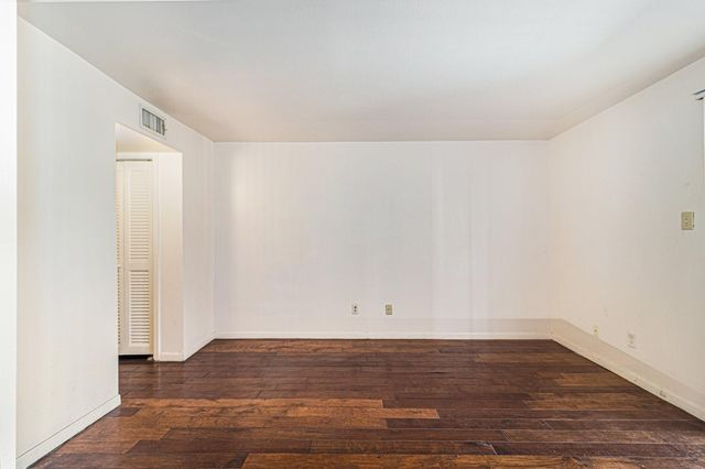3045 Walnut Bend Lane 33, Houston, TX 77042
