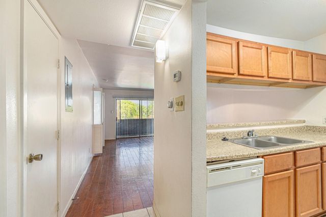3045 Walnut Bend Lane 33, Houston, TX 77042