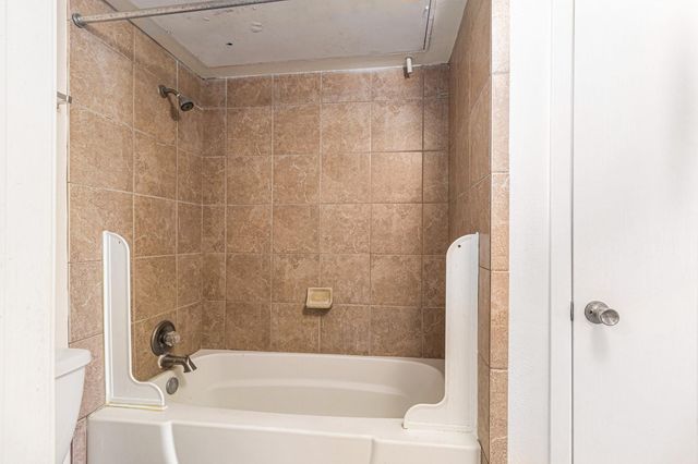 3045 Walnut Bend Lane 33, Houston, TX 77042