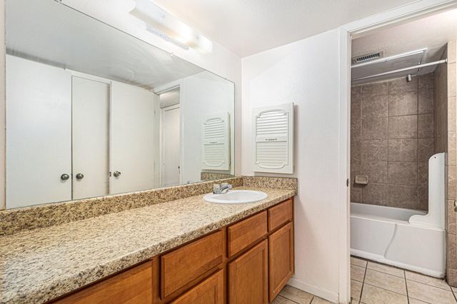 3045 Walnut Bend Lane 33, Houston, TX 77042