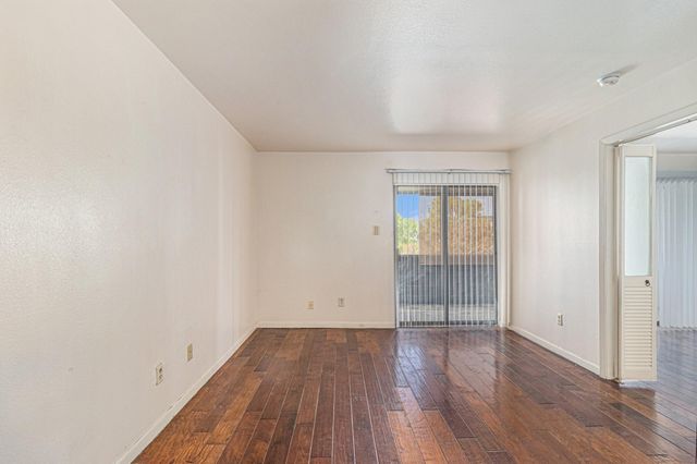 3045 Walnut Bend Lane 33, Houston, TX 77042