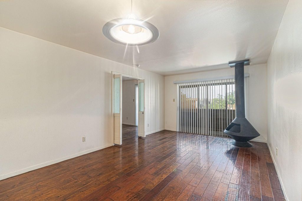 3045 Walnut Bend Lane 33, Houston, TX 77042