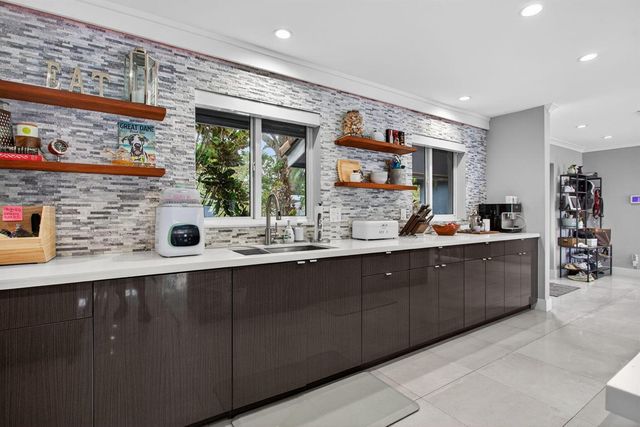 2732 NE 35th Drive, Fort Lauderdale, FL 33308