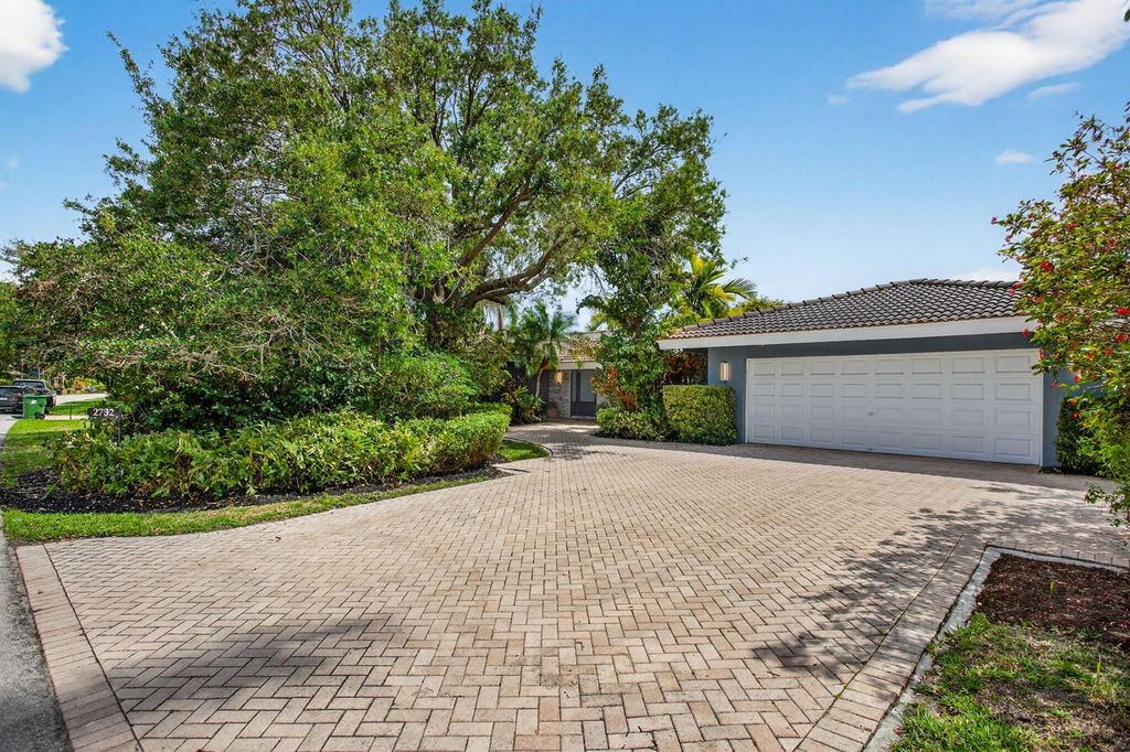 2732 NE 35th Drive, Fort Lauderdale, FL 33308