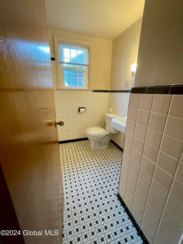 948 Washington Avenue, Albany, NY 12203