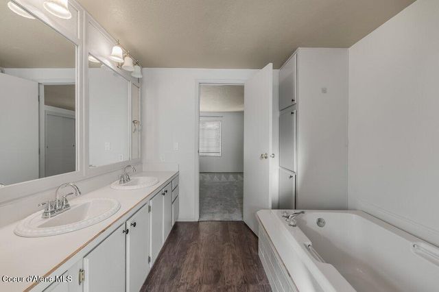 8509 N Sunny LN, Hayden, ID 83835