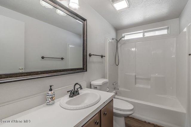 8509 N Sunny LN, Hayden, ID 83835