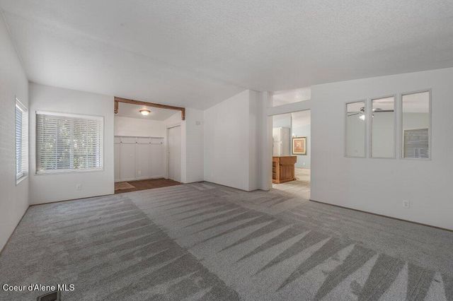 8509 N Sunny LN, Hayden, ID 83835