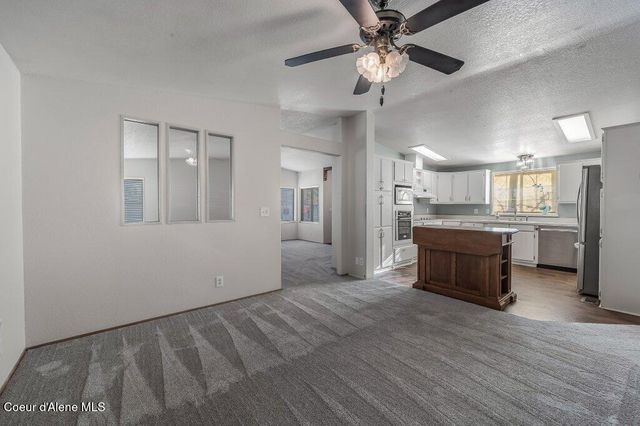 8509 N Sunny LN, Hayden, ID 83835