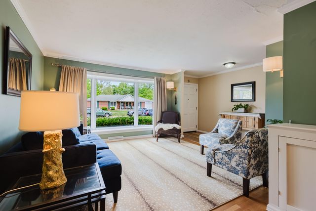 2420 Larkin Road, Lexington, KY 40503