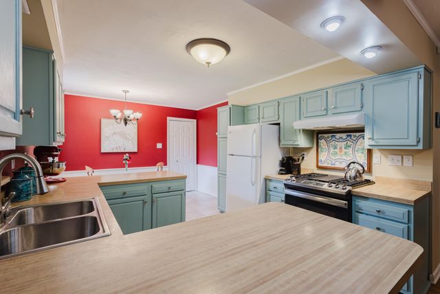 2420 Larkin Road, Lexington, KY 40503