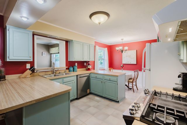 2420 Larkin Road, Lexington, KY 40503