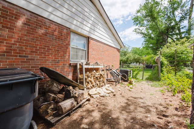 2420 Larkin Road, Lexington, KY 40503