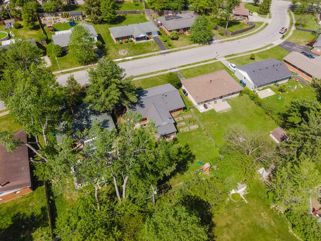2420 Larkin Road, Lexington, KY 40503