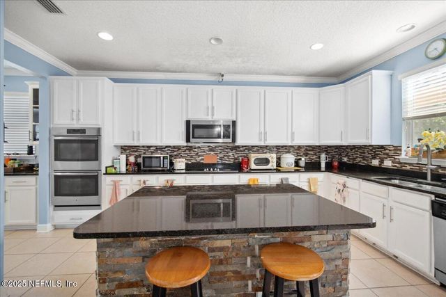 11494 GLENLAUREL OAKS Circle, Jacksonville, FL 32257