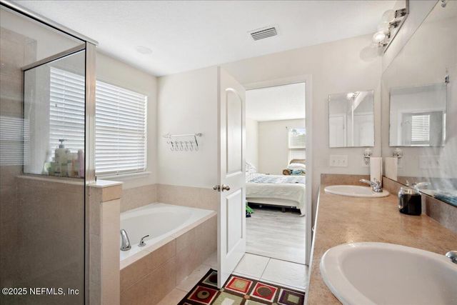 11494 GLENLAUREL OAKS Circle, Jacksonville, FL 32257