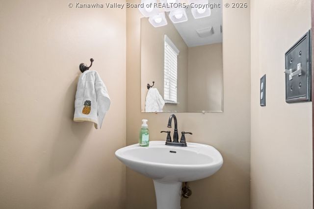 221 Frazier Way, Scott Depot, WV 25560